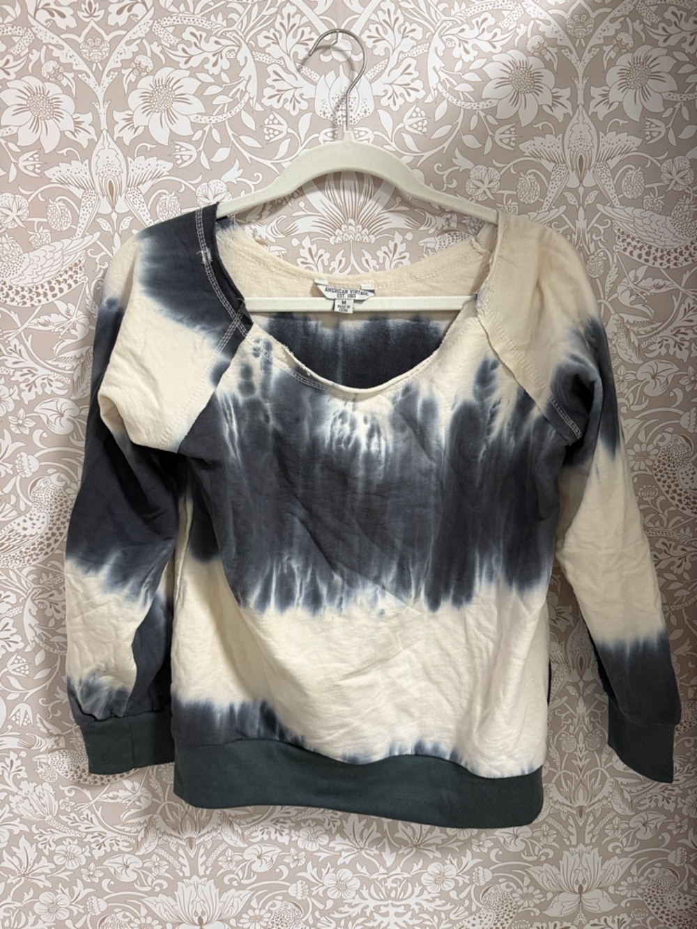 American Vintage Tie-Dye Scoop Neck Top in Cream and charcoal gray